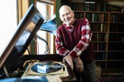 MIKAELA MACKENZIE / FREE PRESS
                                Paul Horch has spent the majority of his life collecting and preserving gramophones.