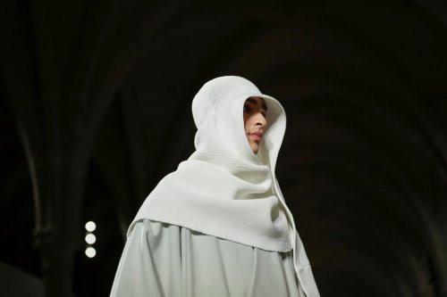 A model wears a creation as part of the Issey Miyake Fall/Winter 2026-2027 Men's collection presented in Paris, Thursday, Jan. 22, 2026. (AP Photo/Aurelien Morissard)