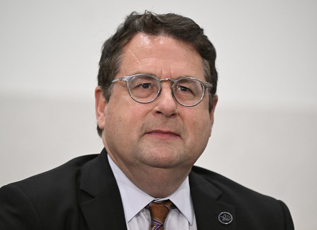 Former Canadian Environment Minister to Resign Seat in Carney Caucus