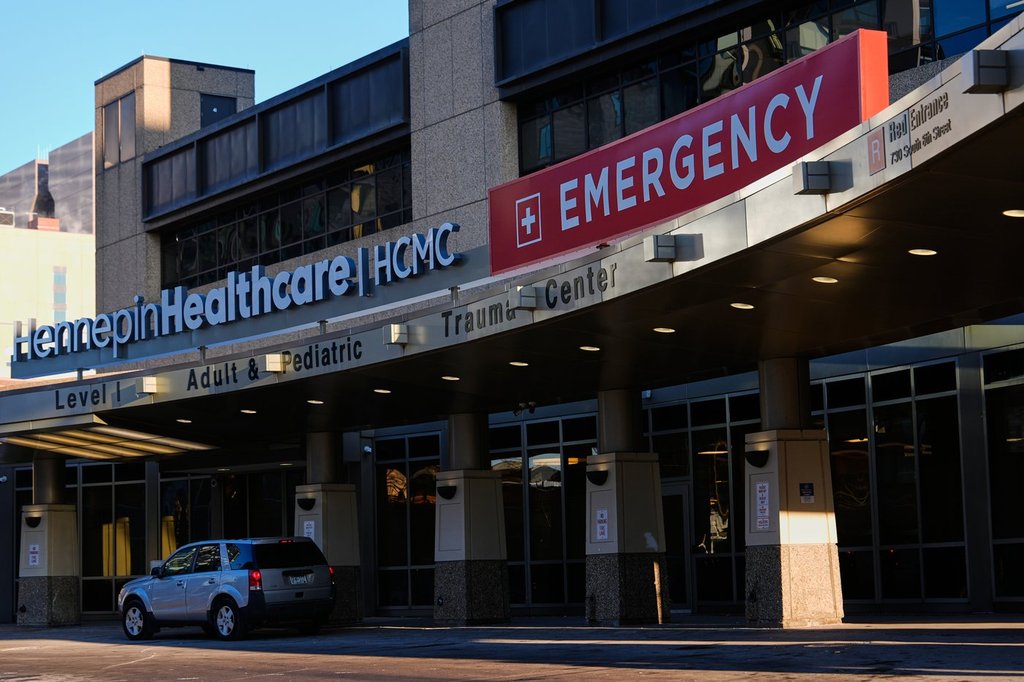 winnipegfreepress.com - Jack Brook, Jim Mustian And Michael Biesecker, The Associated Press - ICE claim that a man shattered his skull running into wall triggers tension at a Minnesota hospital