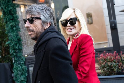 Donatella Versace, right, and Pierpaolo Piccioli arrive at the lying in state of fashion designer Valentino Garavani at the Valentino Garavani e Giancarlo Giammetti Foundation headquarters in central Rome, Thursday, Jan. 22 2026. (Mauro Scrobogna/LaPresse via AP)