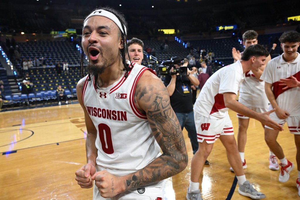 Wisconsin Upsets Second-Ranked Michigan 91-88 In Ann Arbor