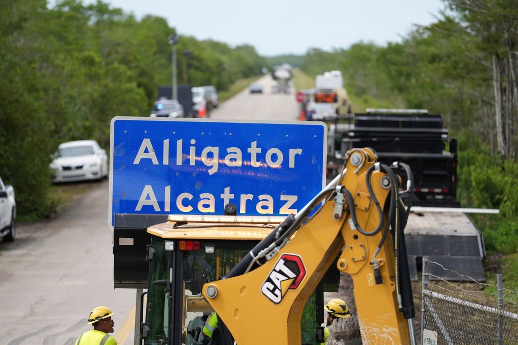 Officials Withhold Reimbursement Evidence For Everglades Detention
