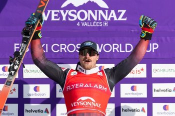 The winner Reece Howden of Canada celebrates during the podium ceremony of the men's Ski Cross event at the FIS Ski Cross, SX, World Cup, in Veysonnaz, Switzerland Saturday, Jan. 24, 2026. (Cyril Zingaro/Keystone via AP)