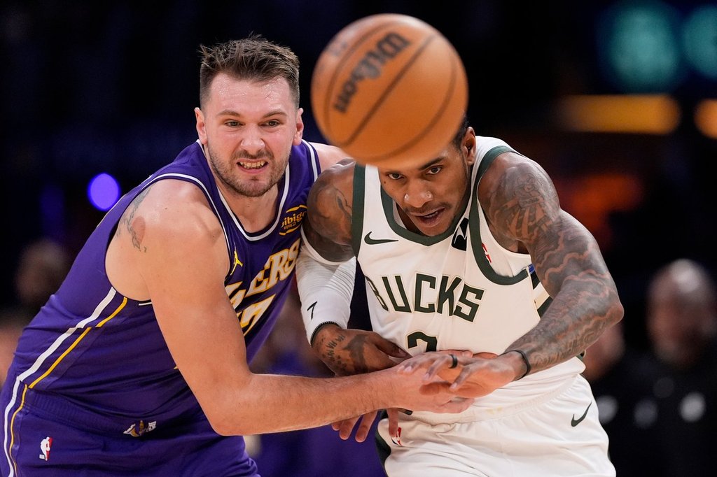 lebron james milwaukee bucks
