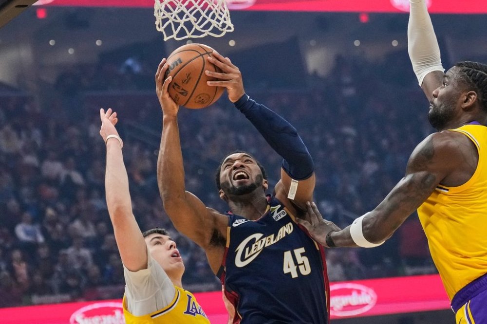 Cavaliers spoil LeBron James’ return, riding big 3rd quarter to 129-99 romp