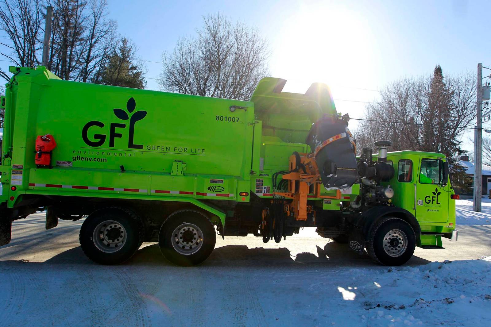 City’s contract with U.S.-based garbage firm stinks: union leader