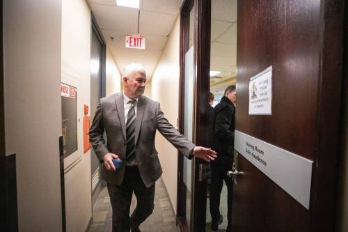 MIKAELA MACKENZIE / FREE PRESS
                                Garth Smorang, the inquiry&rsquo;s commissioner, arrives for the start of hearings. Smorang said the inquiry process is meant to explore the City of Winnipeg&rsquo;s ability to carry out large construction projects.