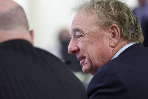 Former city CAO Phil Sheegl chats with counsel Evan Roitenberg before the inquiry proceedings start on Tuesday. (Ruth Bonneville / Free Press)