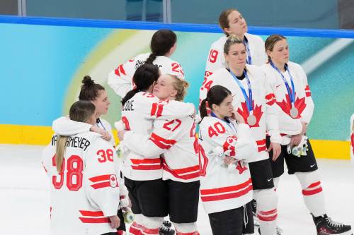 NATHAN DENETTE / THE CANADIAN PRESS FILES
                                Canada is dejected after losing to USA during overtime of the women&rsquo;s gold medal hockey game at the 2026 Winter Olympics, in Milan.