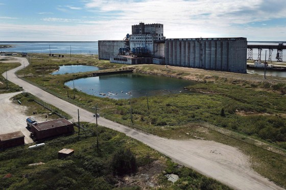 The Port of Churchill could become a year-round shipping port. (John Woods / The Canadian Press files)