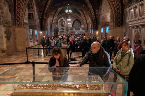 Pilgrims honor the bones of St. Francis during the first public display inside the St. Francis Basilica, marking the 800th anniversary of the saint death, in Assisi, Italy, Sunday, Feb. 22, 2026.(AP Photo/Gregorio Borgia)