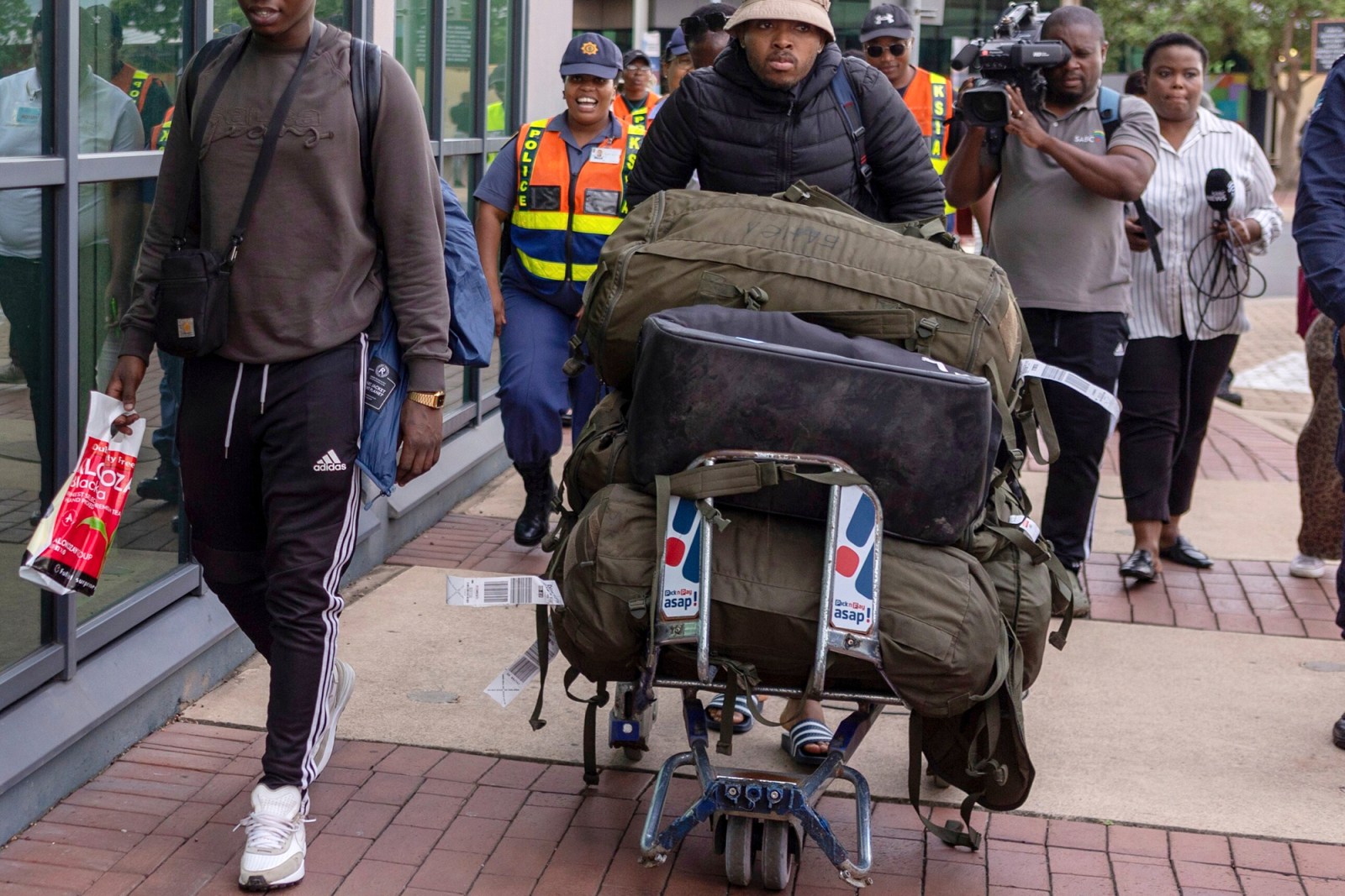 South African Police Report Over 50,000 Arrests of Undocumented Migrants Since January as Protests Continue