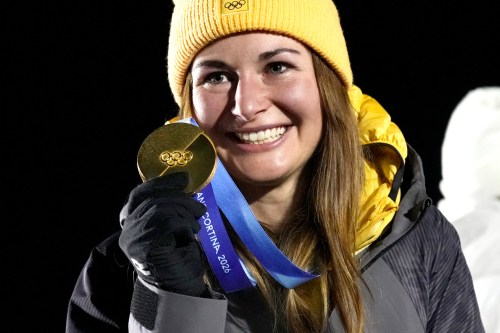 Germany's Julia Taubitz poses with the gold medal after the women's single luge competition at the 2026 Winter Olympics, in Cortina d'Ampezzo, Italy, Tuesday, Feb. 10, 2026. (AP Photo/Alessandra Tarantino)