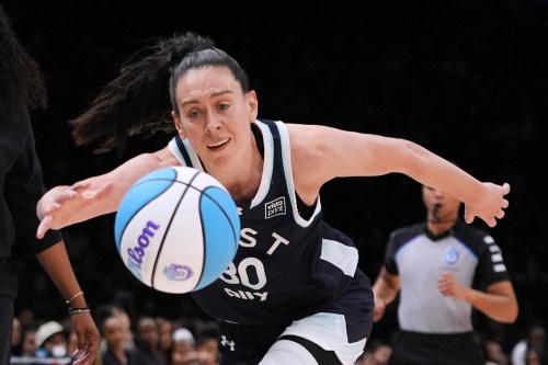 Mist BC wing Breanna Stewart (30) chases down a loose ball during the second half of a semifinal in an Unrivaled 3-on-3 basketball game against Breeze BC, Monday, March 2, 2026, in New York. (AP Photo/Frank Franklin II)