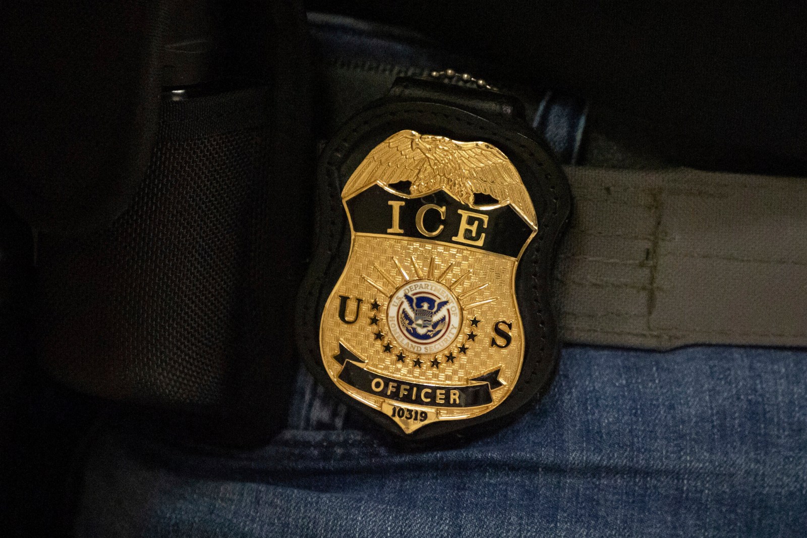 US immigration authorities arrest Spanish-language news reporter in ...