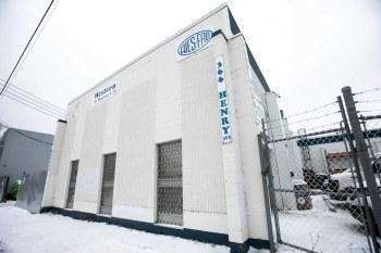 The future supervised drug-consumption site location at 366 Henry Ave. in Winnipeg is set to open next month. (Mikaela MacKenzie/Winnipeg Free Press)