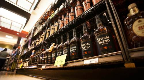 RUTH BONNEVILLE / FREE PRESS FILES
                                Statistics Canada says alcoholic beverage sales and the volume consumed in Manitoba is declining.