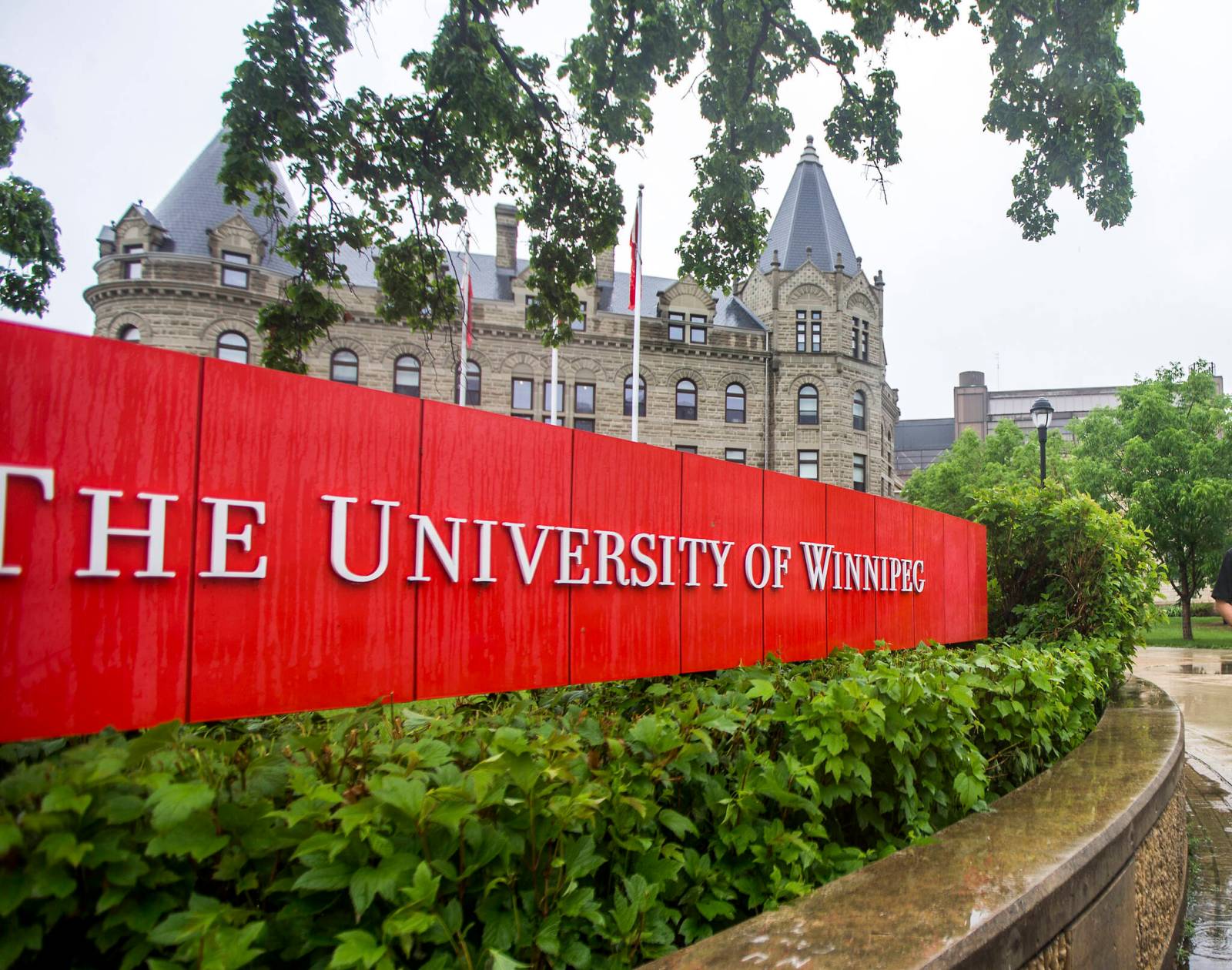 Students give bill to reduce U of W board a failing grade