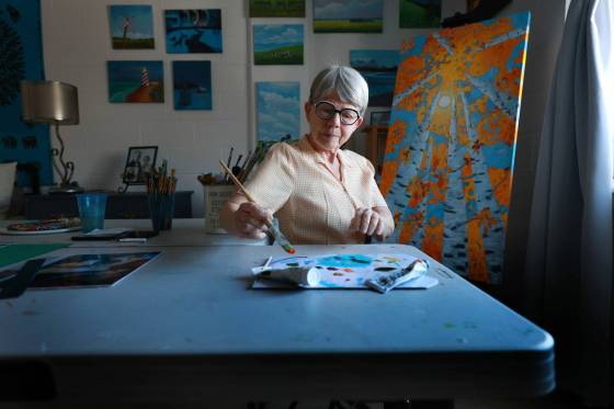 Artist Terisa Taylor, a low-income senior, doesn’t let her financial situation get in the way of creative pursuits and physical activity. (Ruth Bonneville / Free Press)