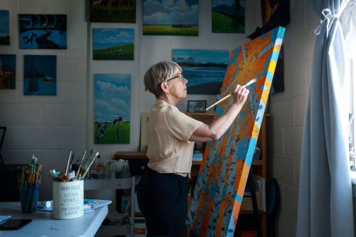 Ruth Bonneville Winnipeg Free Press Feature Seniors - Terisa Taylor Portrait of Terisa Taylor, artist and low-income senior working on one of her latest paintings in her suite Monday. Taylor has to rigorously keep a close watch of her finances as her low income is made up of CPP, GIS and OAS. But, she has found joy, propose and fulfillment in her senior years through working on her art. Story: Extended Feature. Struggling Seniors. How do low-income seniors, particularly those living alone, get by, day by day? Reporter: Janine LeGal Story publication date: Maybe this Saturday, March 7th, Scott Gibbons editor. March 9th,, 2026
                                Ruth Bonneville / Free Press 
                                Artist Terisa Taylor, a low-income senior, doesn&rsquo;t let her financial situation get in the way of creative pursuits and physical activity.