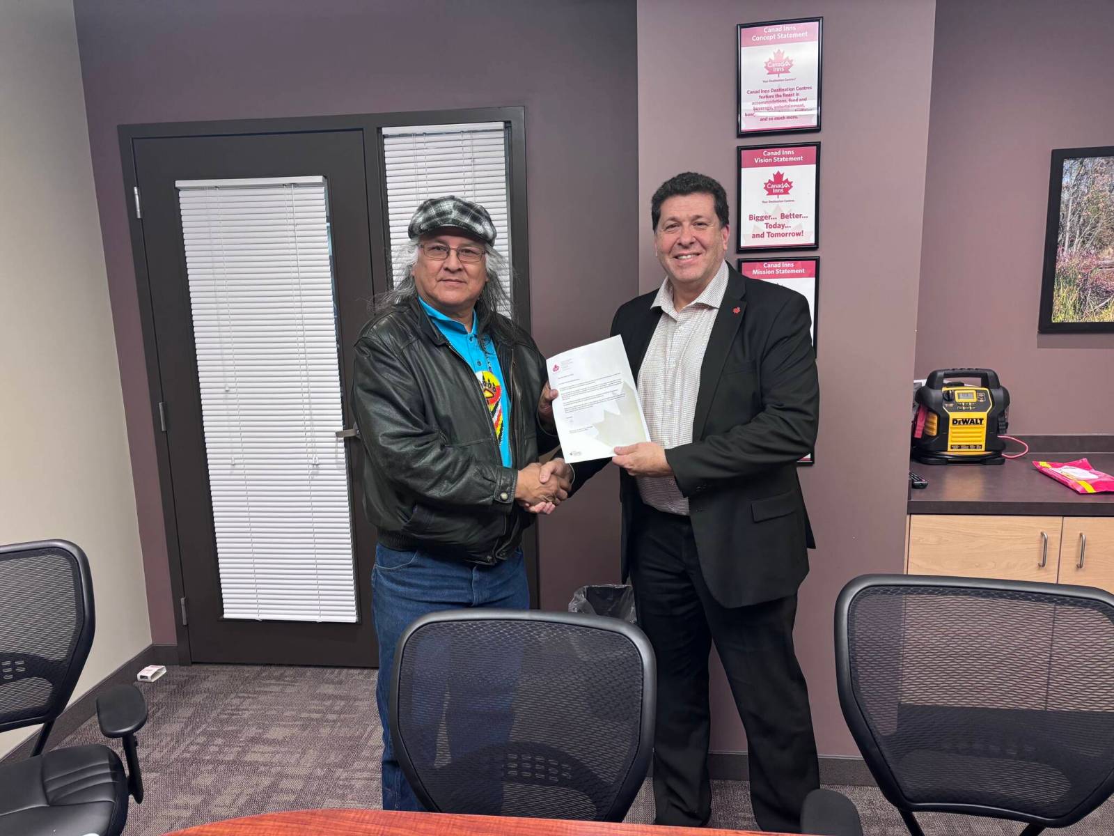 Canad Inns executive apologizes to First Nation teen, family after eviction from HSC hotel