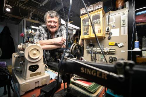 MIKAELA MACKENZIE / FREE PRESS
                                Dave Johnson and his collection of antique sewing machines on Tuesday, March 17, 2026. For Dave story. Free Press 2026