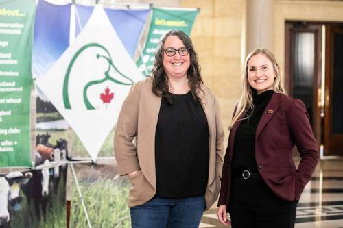 MIKAELA MACKENZIE / FREE PRESS
                                Mary-Jane Orr, general manager of Manitoba Beef & Forage Initiatives (left), and Karli Reimer, manager of outreach at Ducks Unlimited Canada
