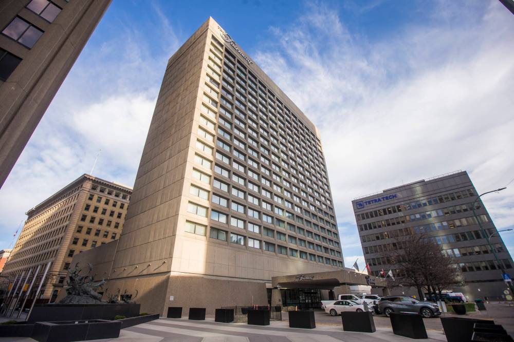 MIKAELA MACKENZIE / FREE PRESS FILES
                                The Fairmont Winnipeg hotel will be closed from July 1 until spring of 2027 while it undergoes a complete remodelling of all 340 guest rooms, the Fairmont Gold lounge, the top-floor indoor pool, gym and sauna.