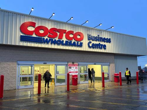 Winnipeg&rsquo;s first Costco Business Centre opened at 1315 St. James St. on Friday morning. (Aaron Epp / Free Press)