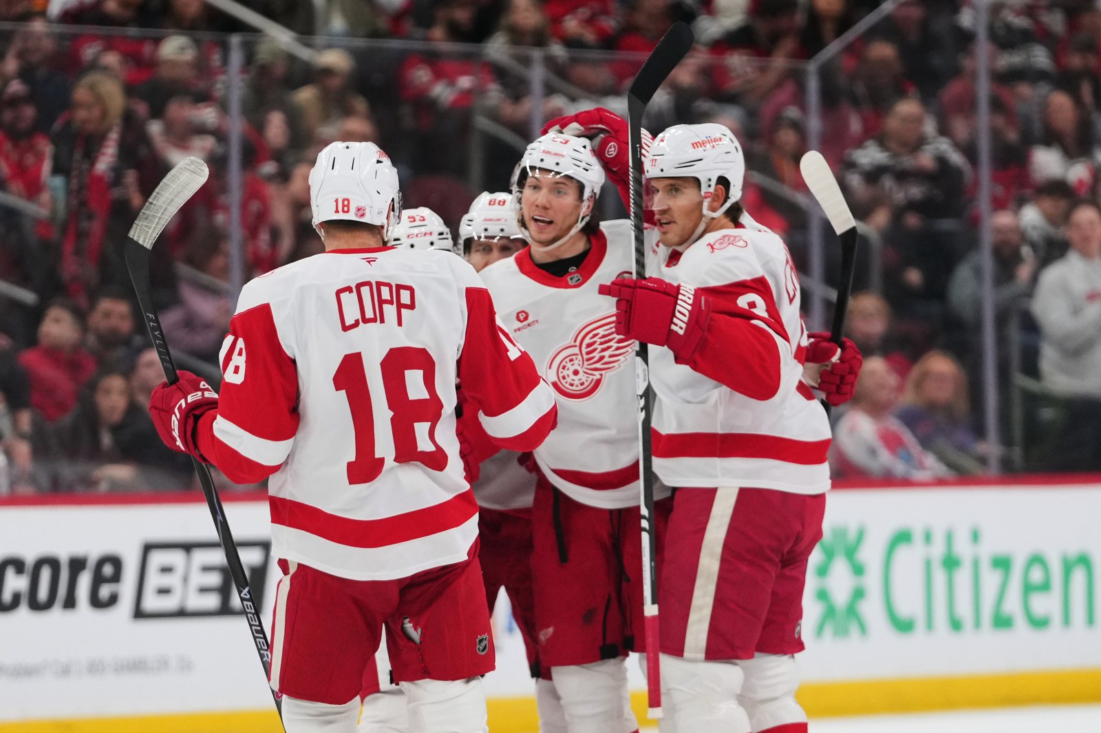 Gibson and Talbot combine to make 30 saves in the Red Wings' 3-0 win ...