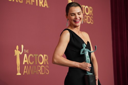 Keri Russell poses in the press room with the award for outstanding performance by a female actor in a drama series for 