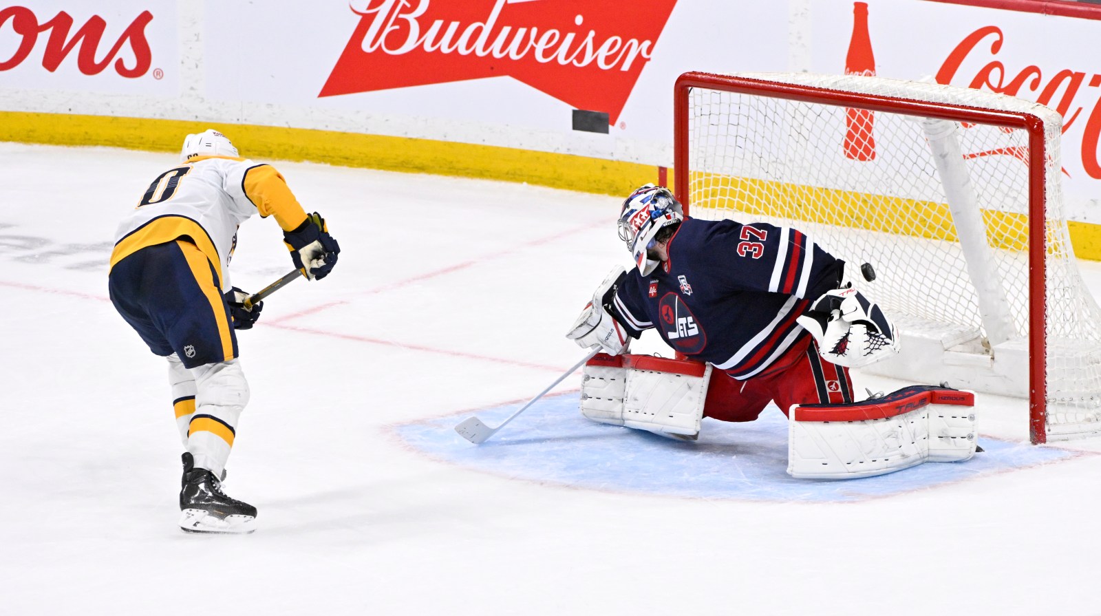 Jets forced lone referee to work overtime, lose 4-3 in shootout to Predators