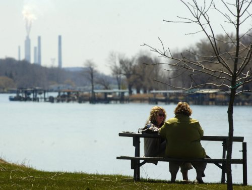 Two people talk at a picnic table on the St. Clair River Trail in Sarnia, Ontario on April 21, 2007. (CP PHOTO/ Craig Glover) CANADA
