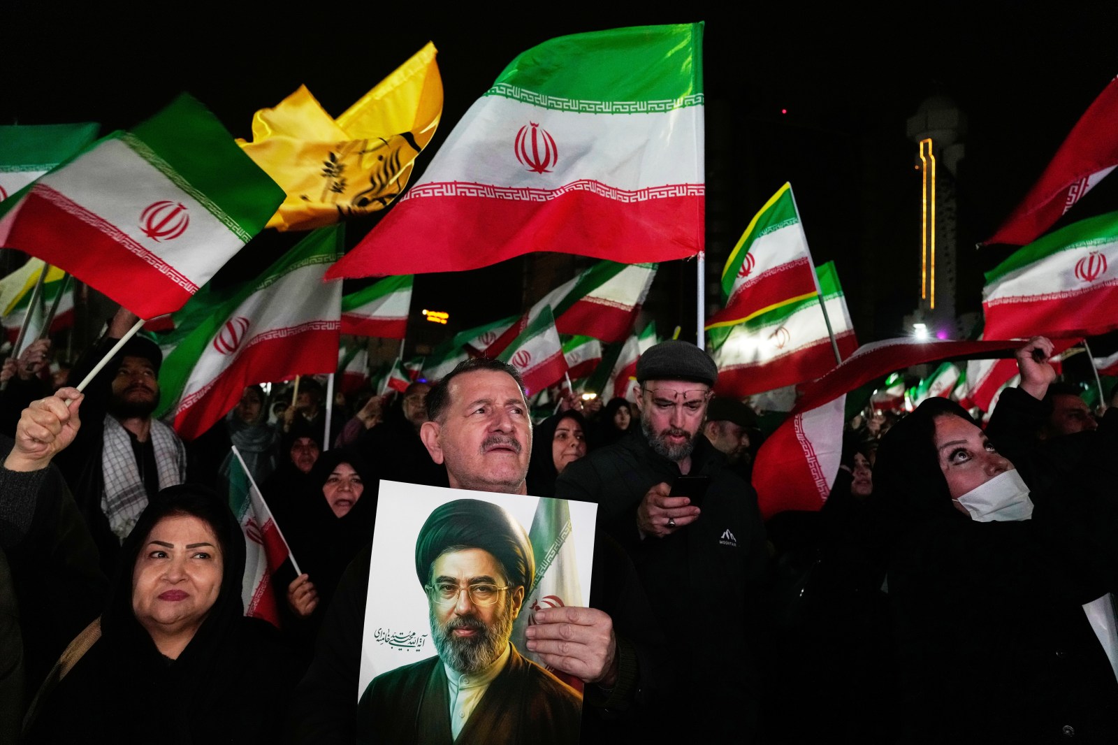 Tehran Holds Large Public Mourning Events Through July 9
