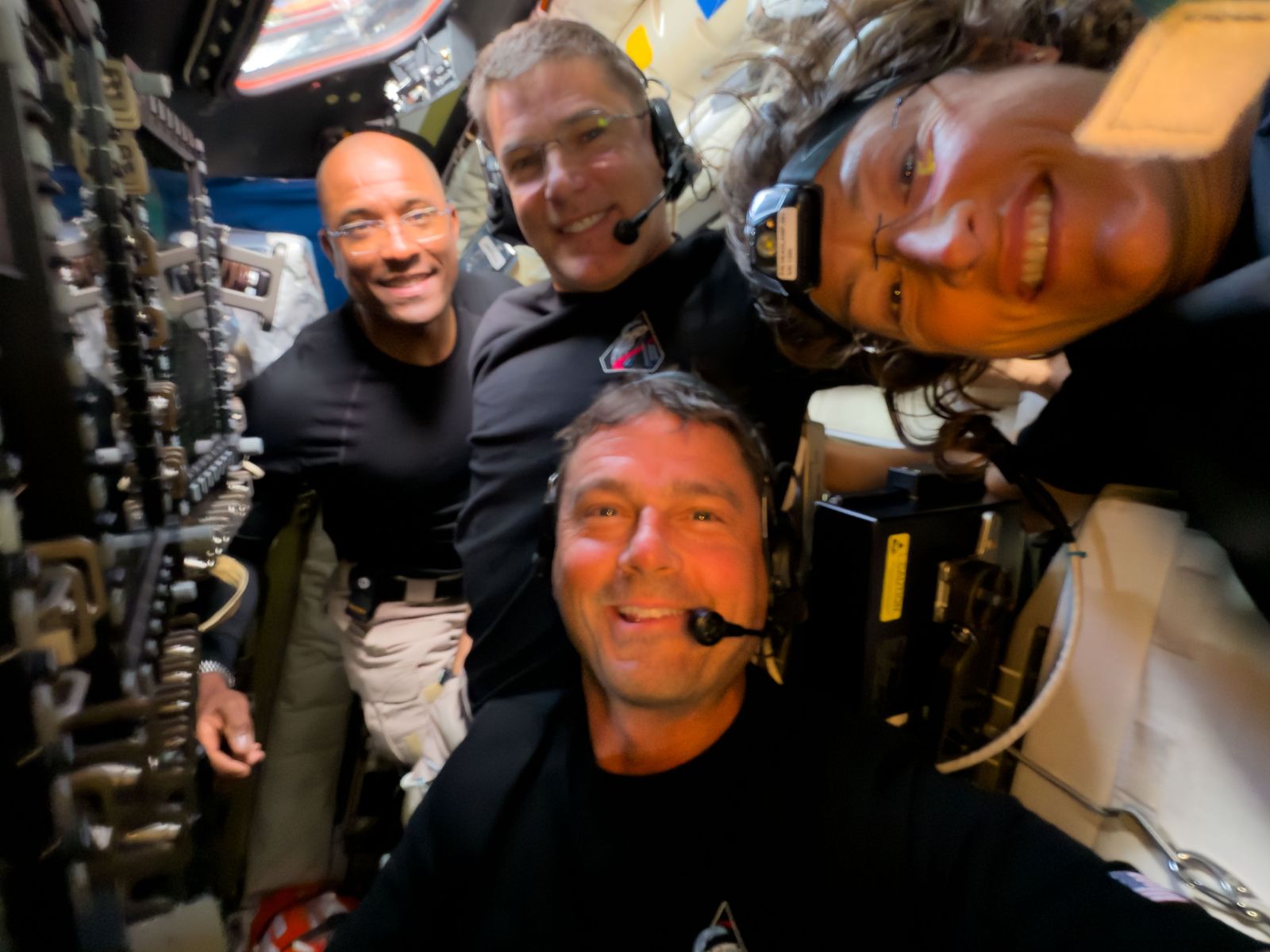 Artemis II astronauts make long-distance call to the space station as ...