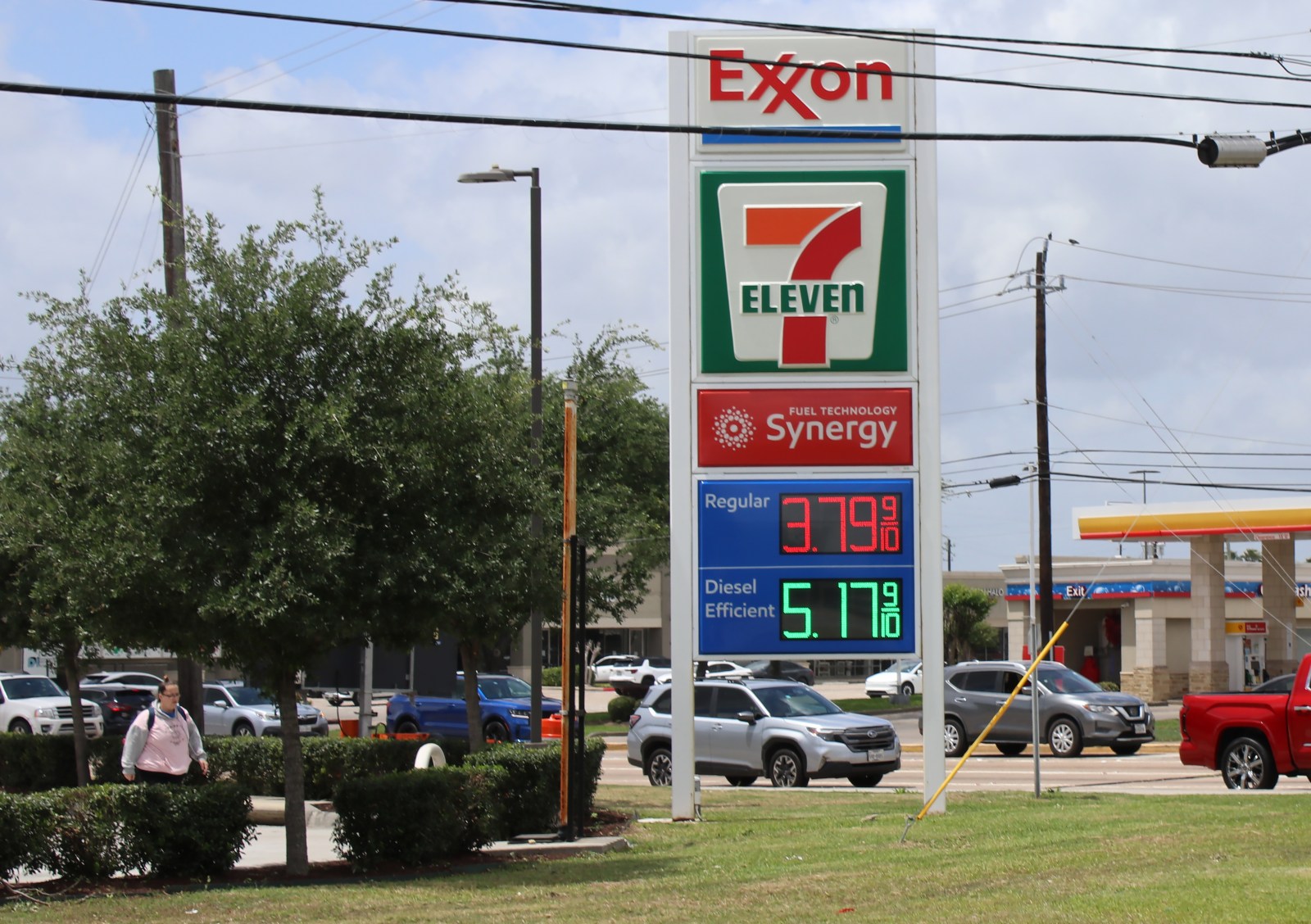winnipegfreepress.com - Kelly Geraldine Malone, The Canadian Press - It's getting scary': Rising gas prices bring frustration to Houston residents