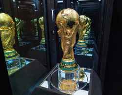 MIKE DEAL / FREE PRESS
The World Cup trophy up close.
The FIFA World Cup Trophy Tour makes a stop in Winnipeg Monday at Memorial Park.
Reporter: Julia-Simone Rutgers
260413 - Monday, April 13, 2026.