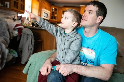 MIKAELA MACKENZIE / FREE PRESS
                                Adam Gear and his four-year-old son, Oliver, are both excited to watch NASA&rsquo;s launch of the Artemis II on Wednesday.