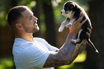 Courtesy of CBC
                                Winnipeg Blue Bombers running back Brady Oliveira cohosts the new show Must Love Dogs with his partner, realtor and rescue influencer Alex Blumberg.