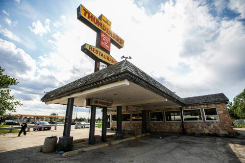 MIKAELA MACKENZIE / FREE PRESS FILES
                                The Thunderbird Restaurant at 1970 McPhillips St. closed last June for unspecified reasons. A series of social media posts earlier this month announced the restaurant would be reopening.