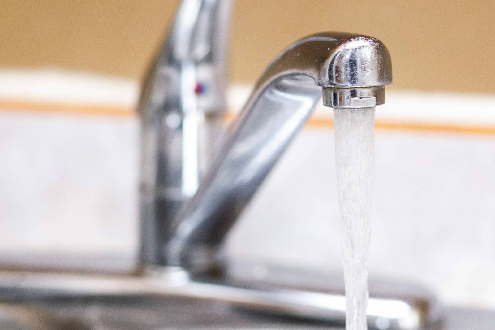 Councillors propose freeze on water, sewer rates if Ottawa, province pony up sewage plant funds