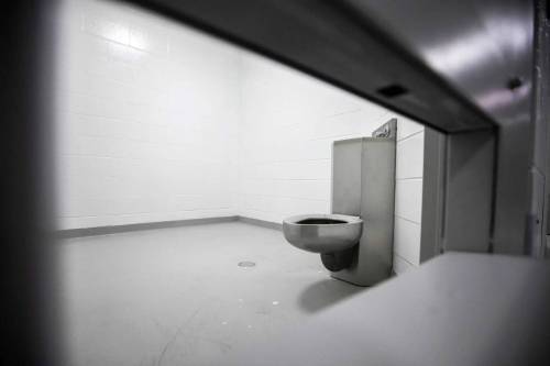 MIKAELA MACKENZIE / FREE PRESS FILES
                                A room inside the Disraeli Freeway detox facility.