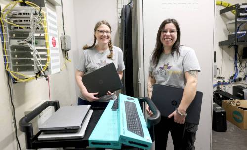RUTH BONNEVILLE / FREE PRESS
                                From left: North End Connect Inc.&rsquo;s Shanleigh MacKenzie, director of community outreach, and Courtney Comber, executive director, are part of a team working to advance digital equity and build community in Winnipeg&rsquo;s North End.