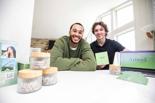 MIKAELA MACKENZIE / FREE PRESS
                                U of M students Cieran O&rsquo;Hara (left) and Daniel Belokurov will present their holistic supplement Amani at the Stu Clark Venture Championships this week.
