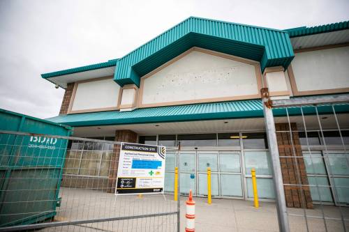 MIKAELA MACKENZIE / FREE PRESS
                                The former Sobey&rsquo;s store at 1870 Burrows Ave., which has been closed since 2016, is set to become the location of Winnipeg&rsquo;s newest FreshCo when it opens this fall.