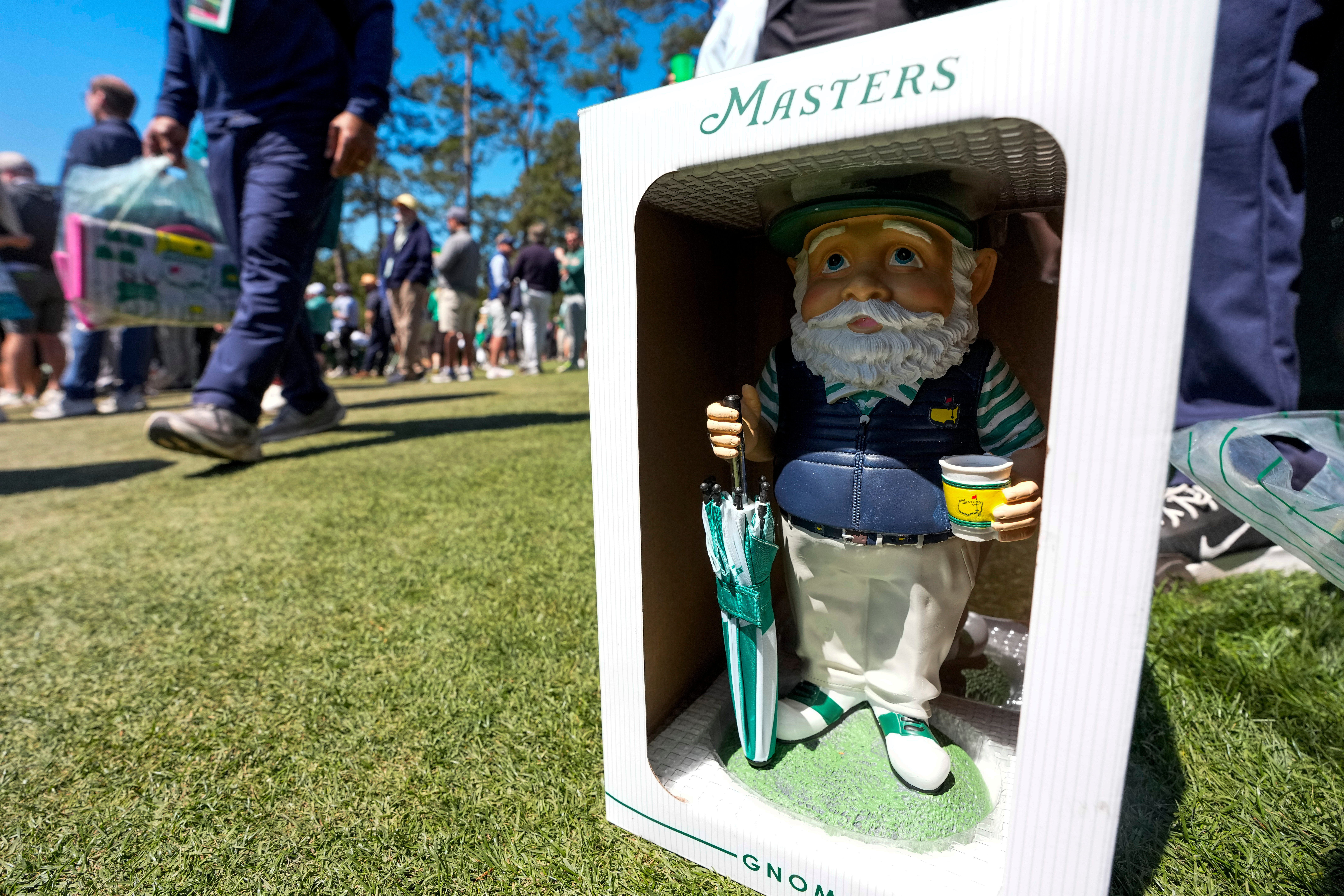 MASTERS GNOMEの塩と胡椒入れ Masters gnomes a hot commodity at Augusta National amid