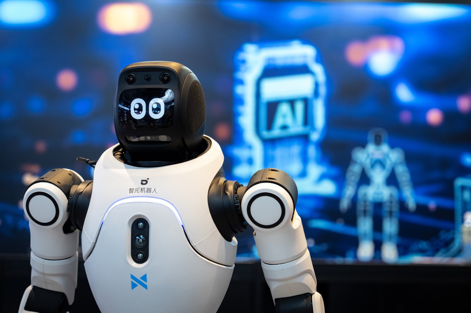 Humanoid Robots Robert and Matilda Hold Symbolic Wedding in Moscow