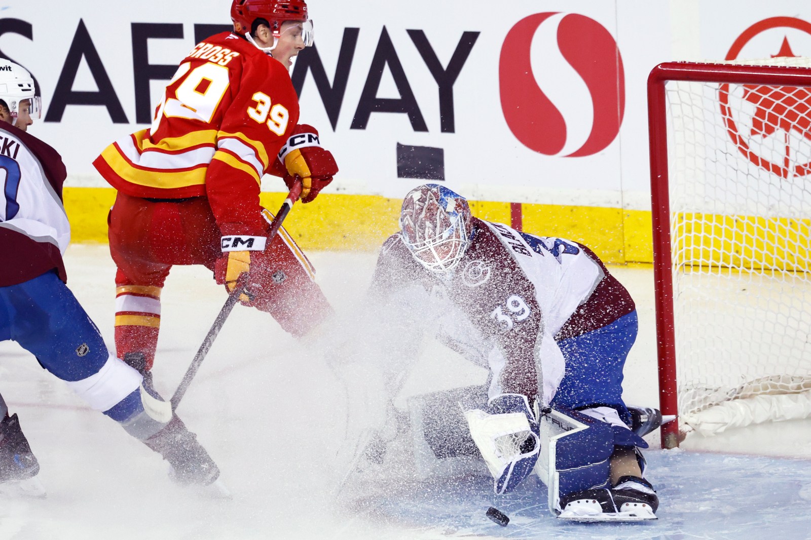 League-leading Avalanche rally late to roll past Flames 3-1