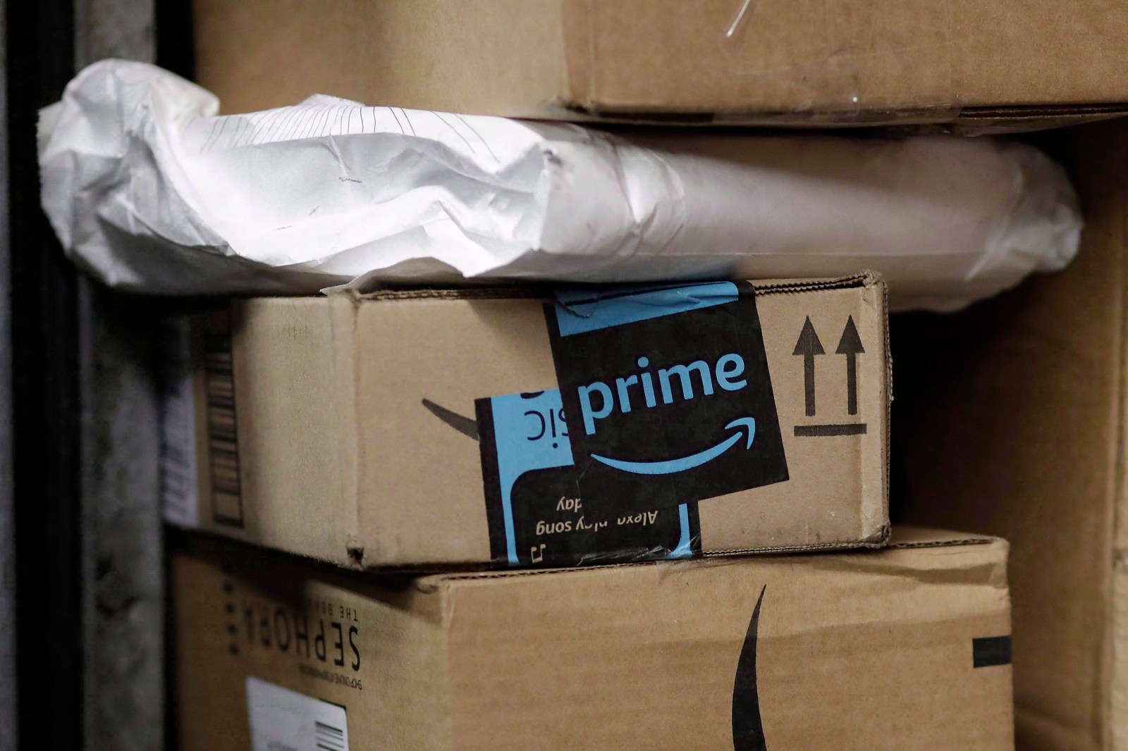 Amazon introduces fuel surcharge for Canadian sellers using fulfilment ...